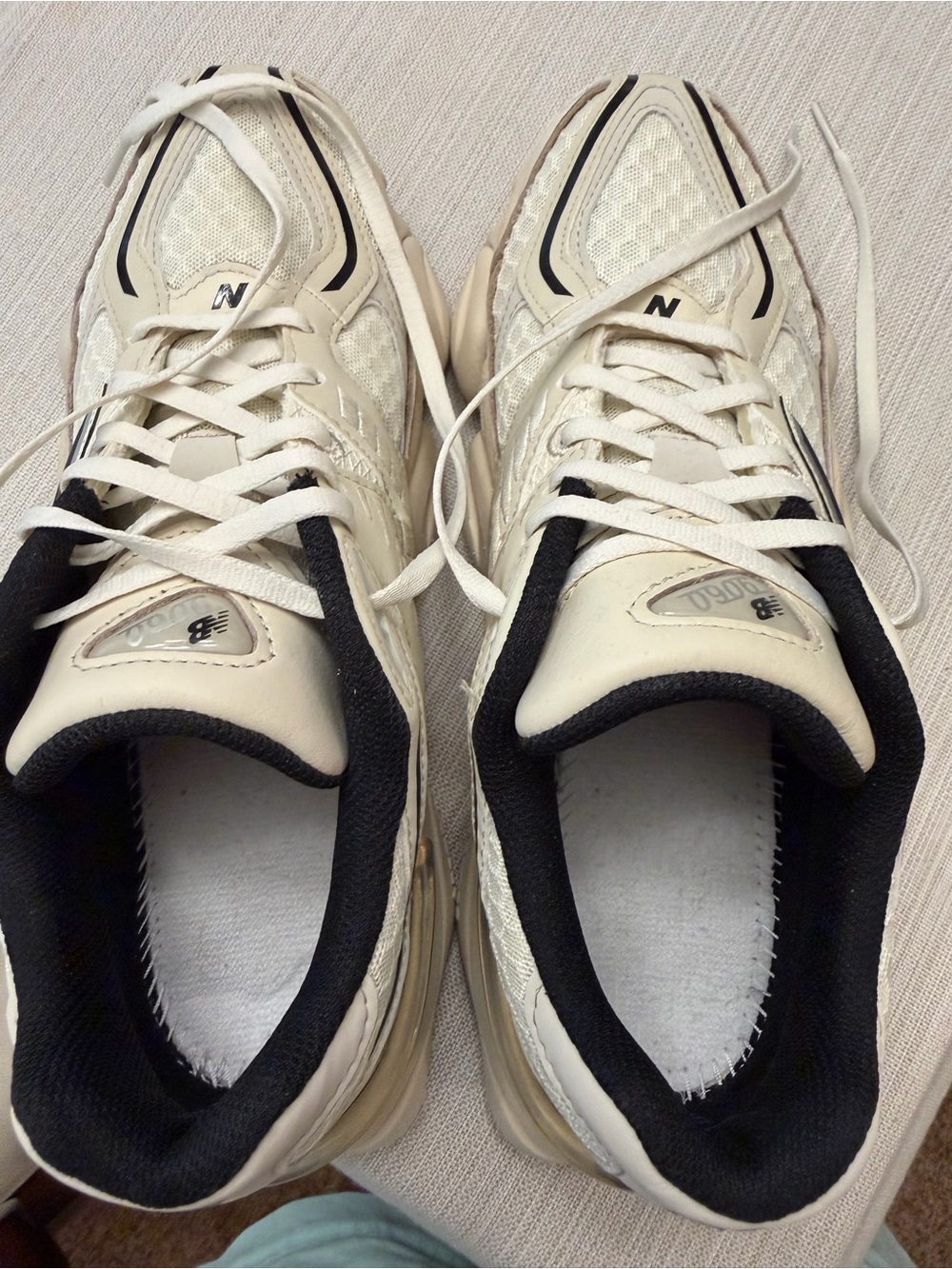 New Balance Men's 9060 white and gray sneakers , size 9M